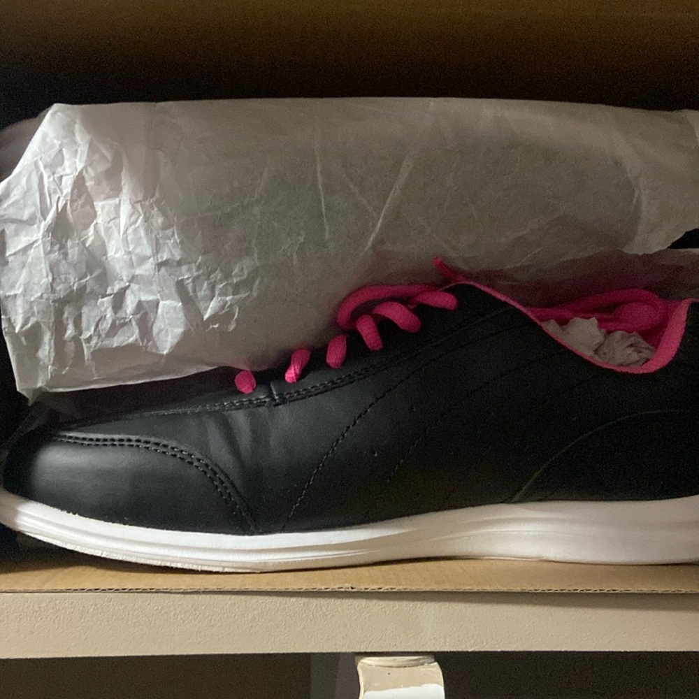 Bowling shoes size 8